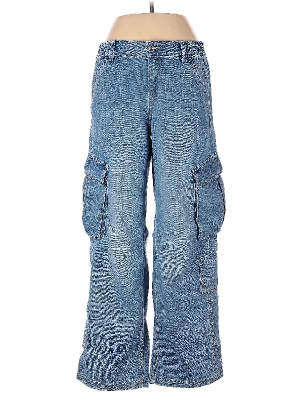 fashion-forward coatJeans