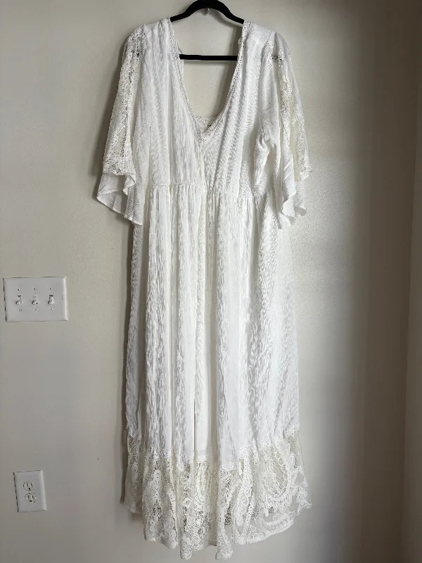 casual evening dressDress Casual Maxi By FESTI In White, Size: 2x